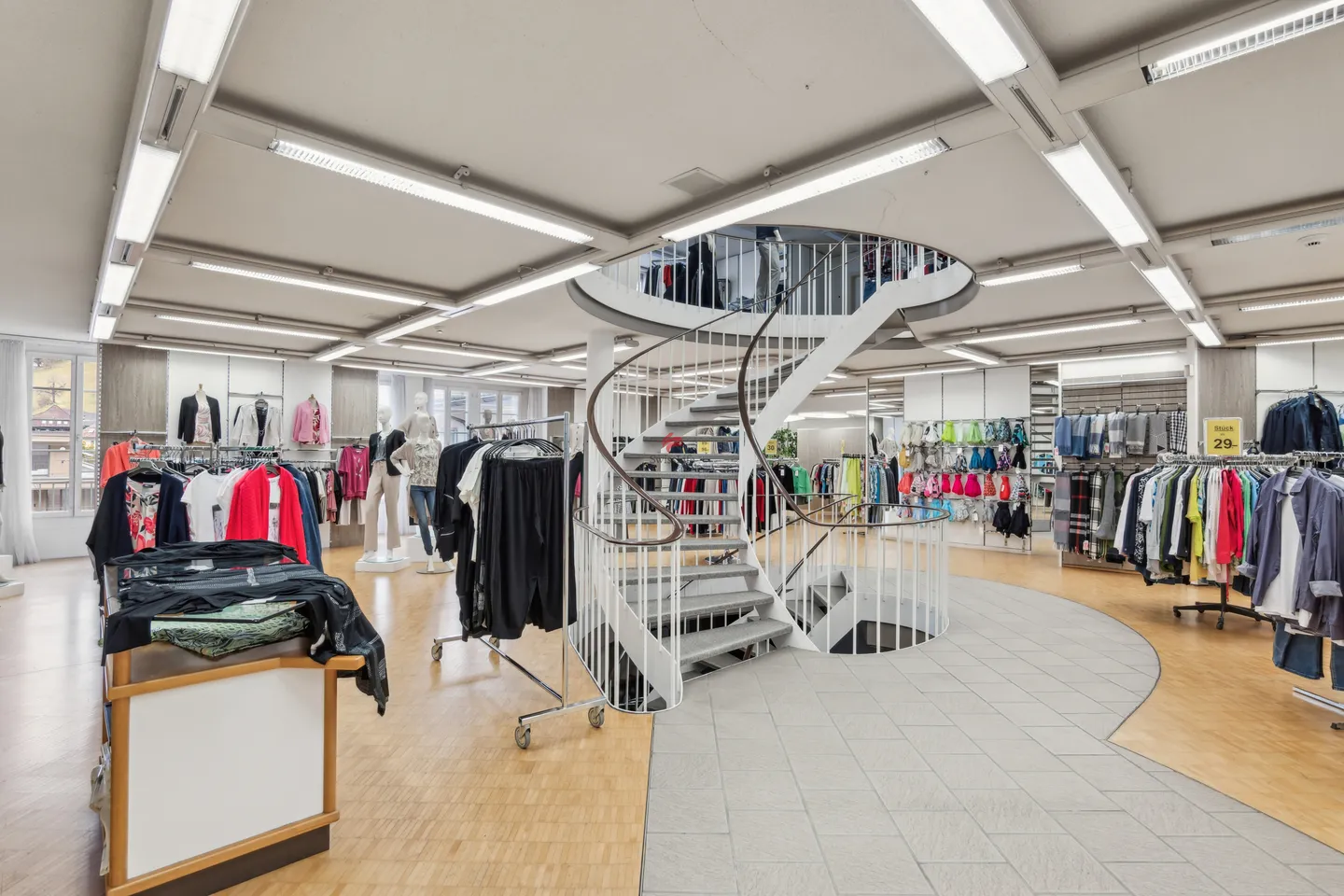 Proprietà residenziale e commerciale nel centro città - Foto 2 di 13
