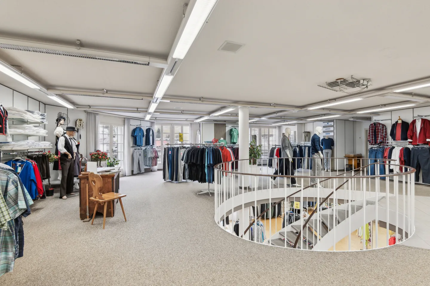 Proprietà residenziale e commerciale nel centro città - Foto 3 di 13