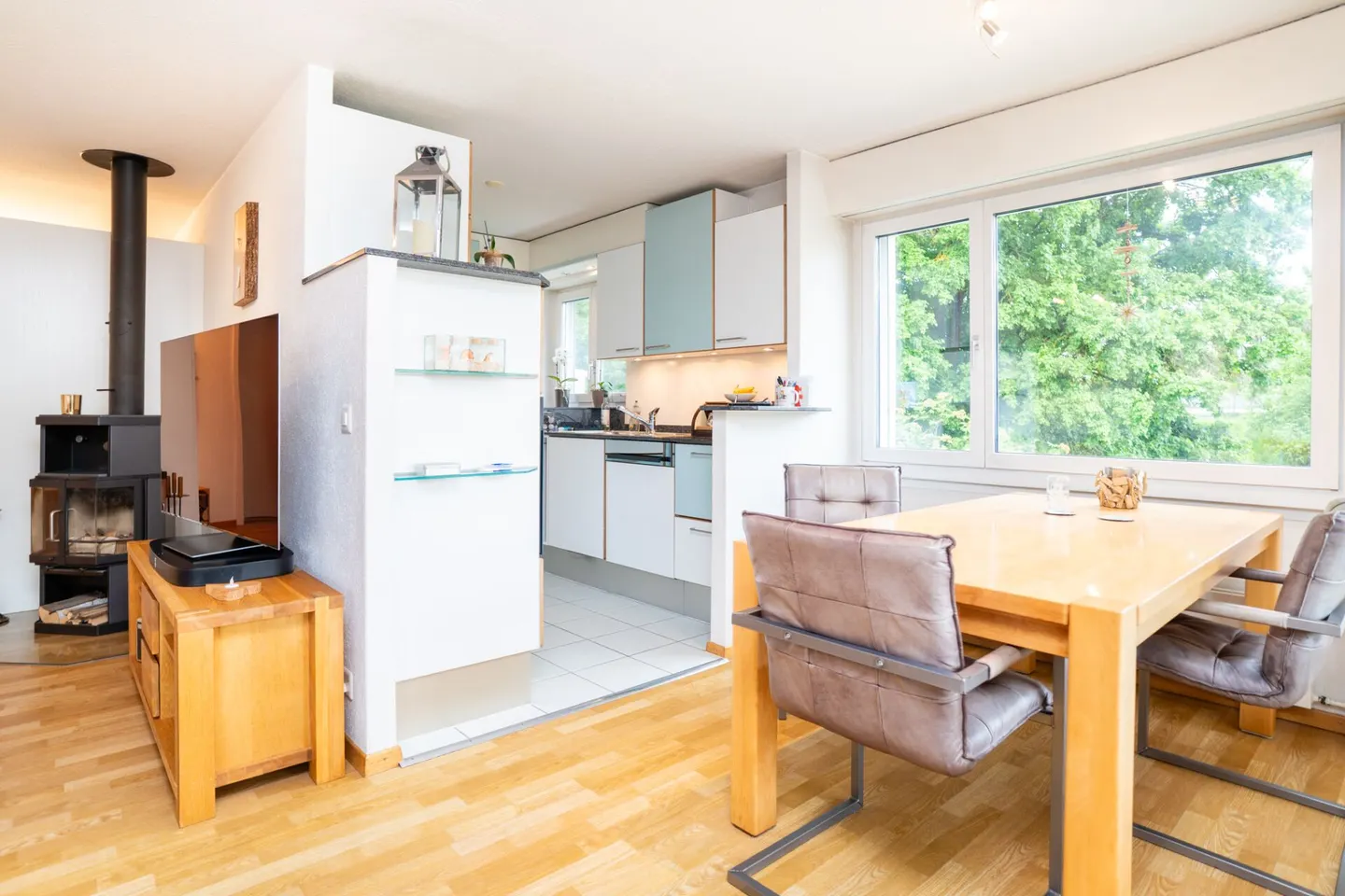 Jolie appartement de 4,5 pièces dans un quartier familial - Photo 2 sur 14