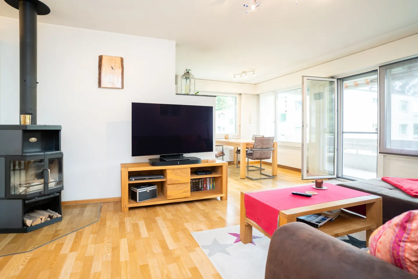 Jolie appartement de 4,5 pièces dans un quartier familial - Photo 4 sur 14