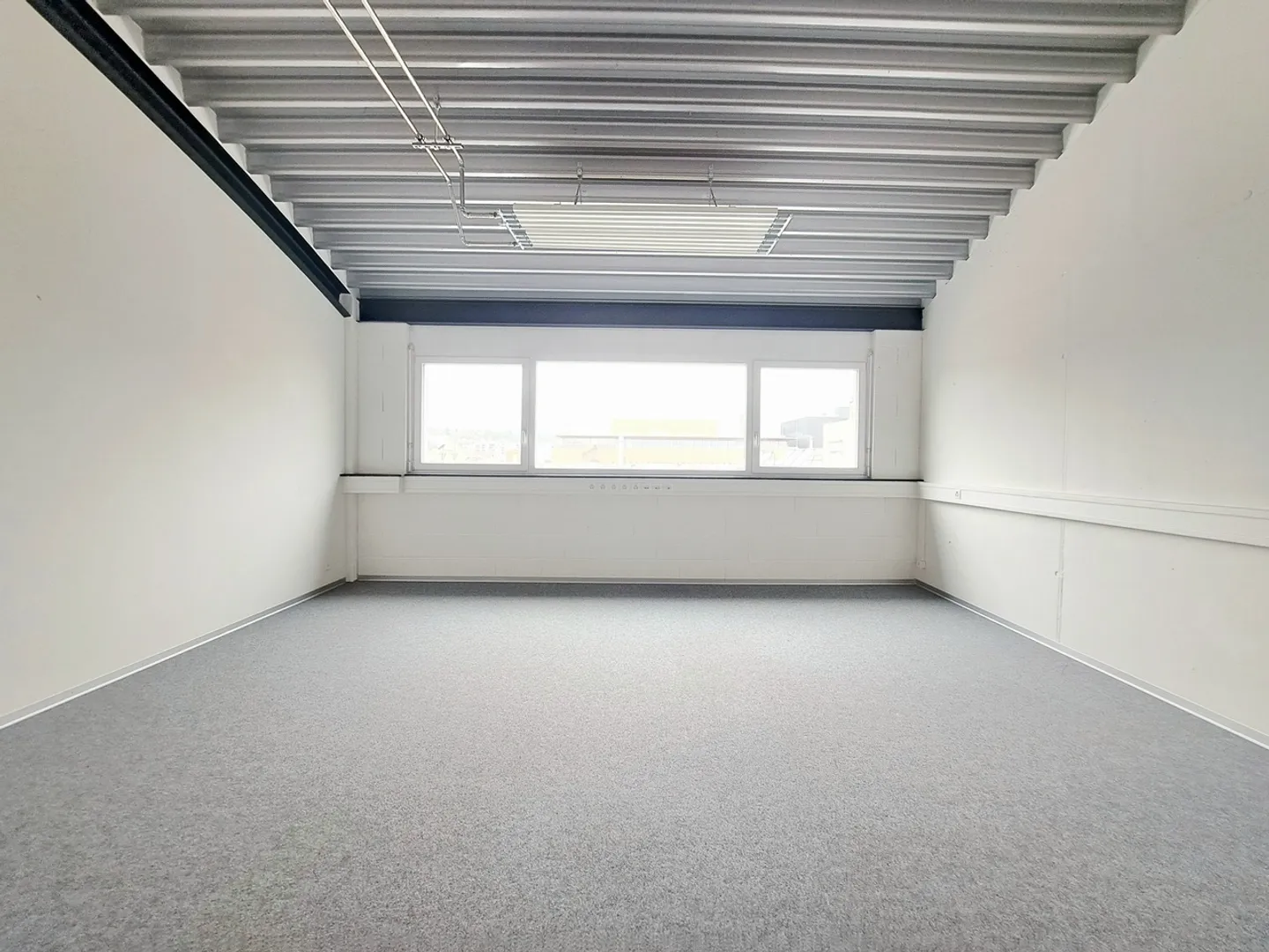 DUCATS 40 B, Gewerbefläche in einer stark frequentierten Gegend - Foto 3 von 4