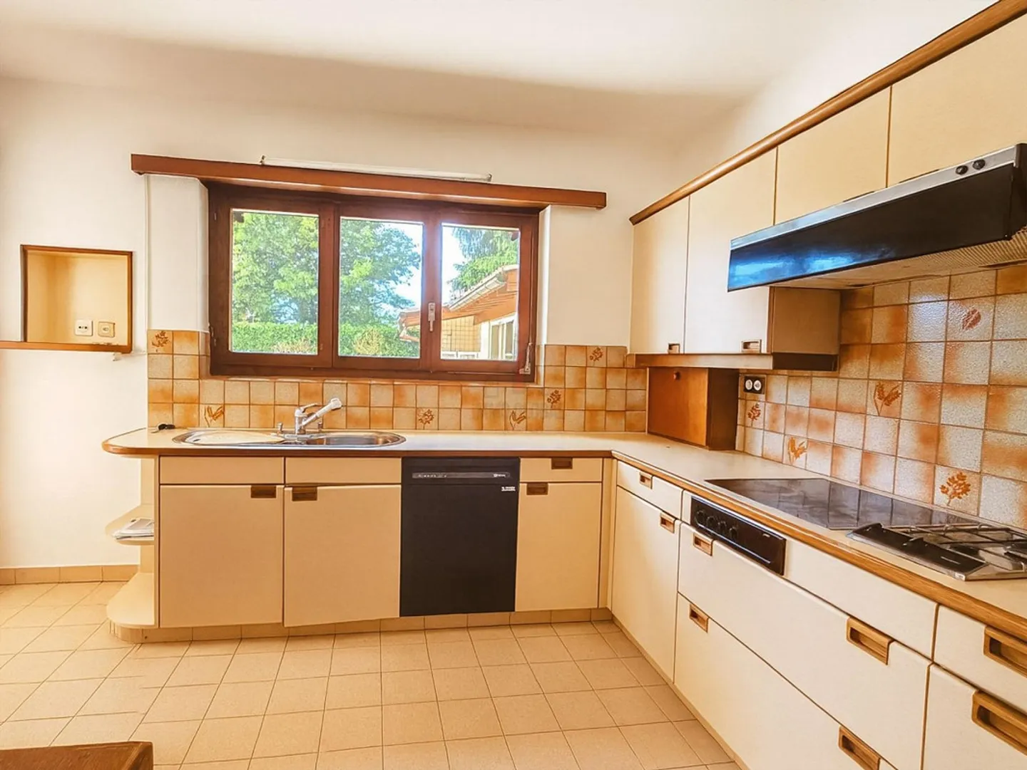 Exklusiv mit Pool im mediterranen Stil - Foto 3 von 13