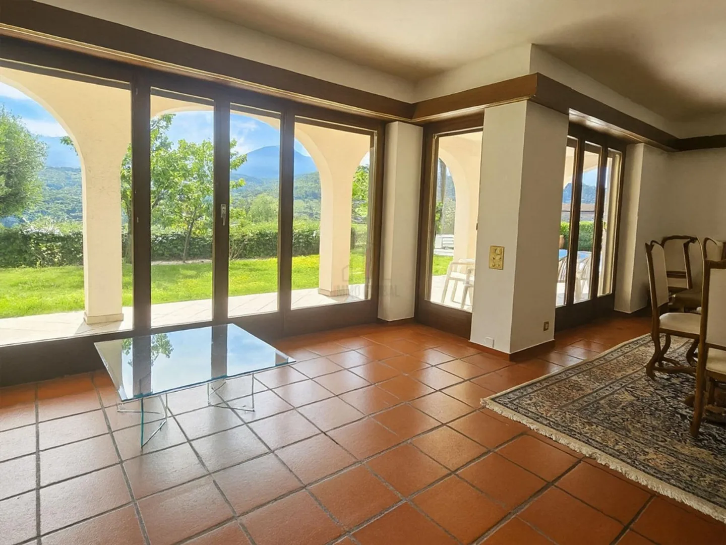 Exklusiv mit Pool im mediterranen Stil - Foto 4 von 13