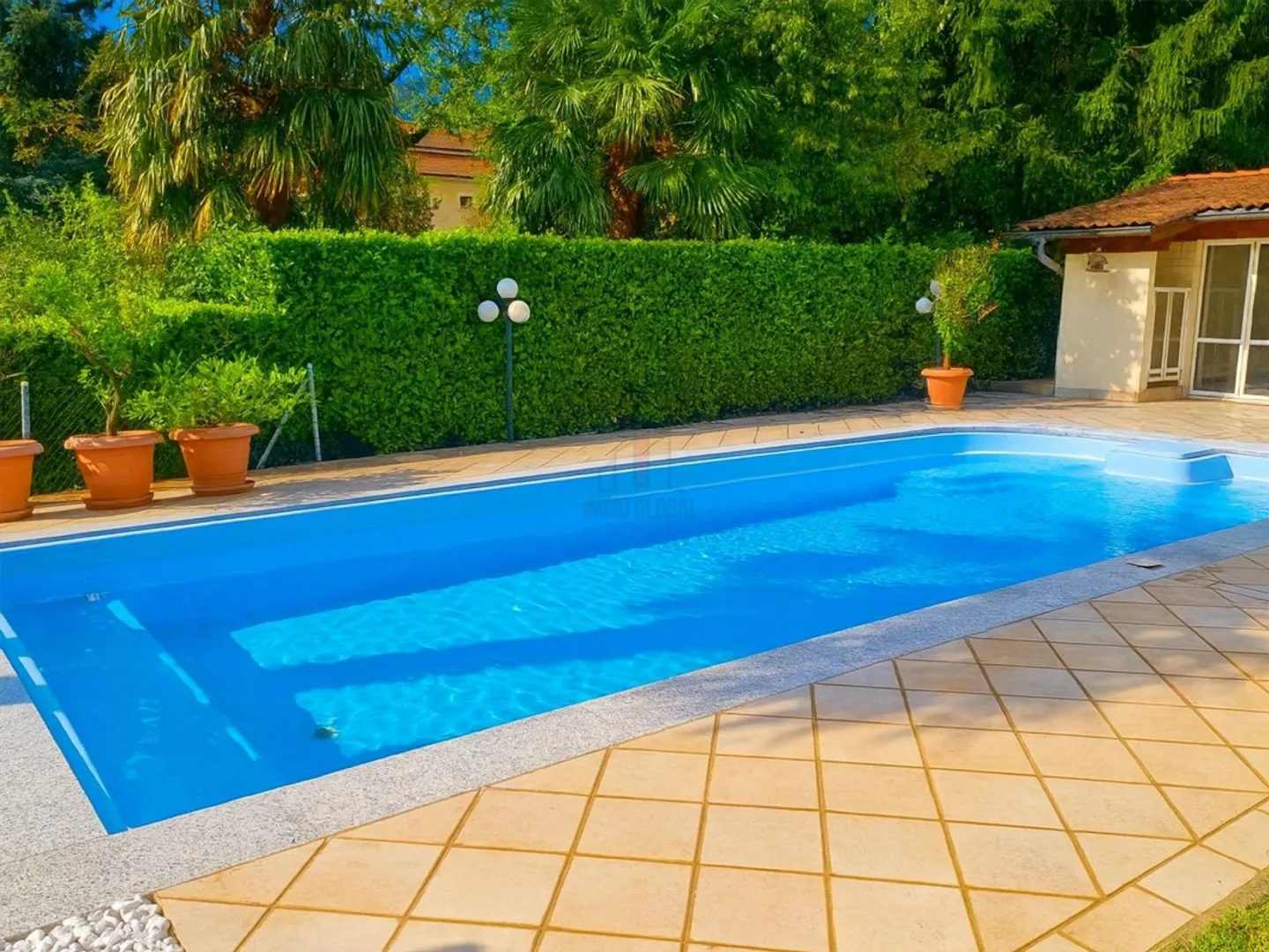 Exklusiv mit Pool im mediterranen Stil - Foto 1 von 13