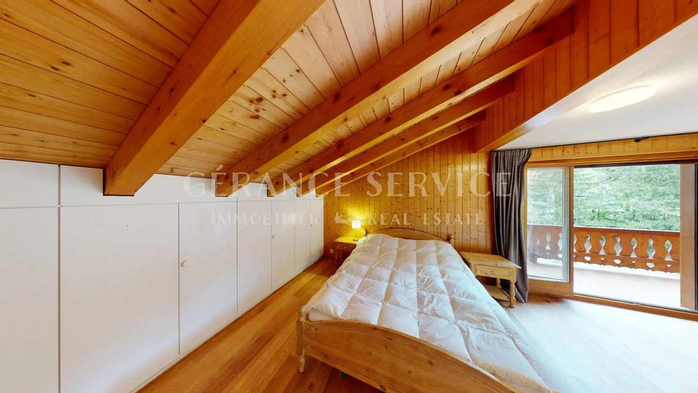 Charming Apartment with Balcony - Photo 6 of 12