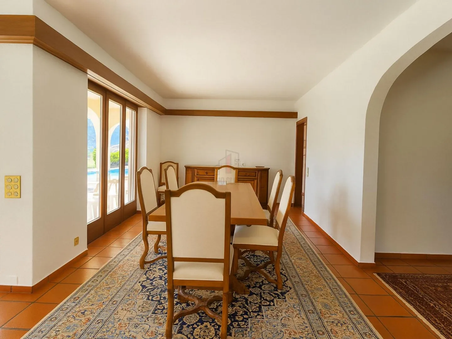 Exklusiv mit Pool im mediterranen Stil - Foto 8 von 13