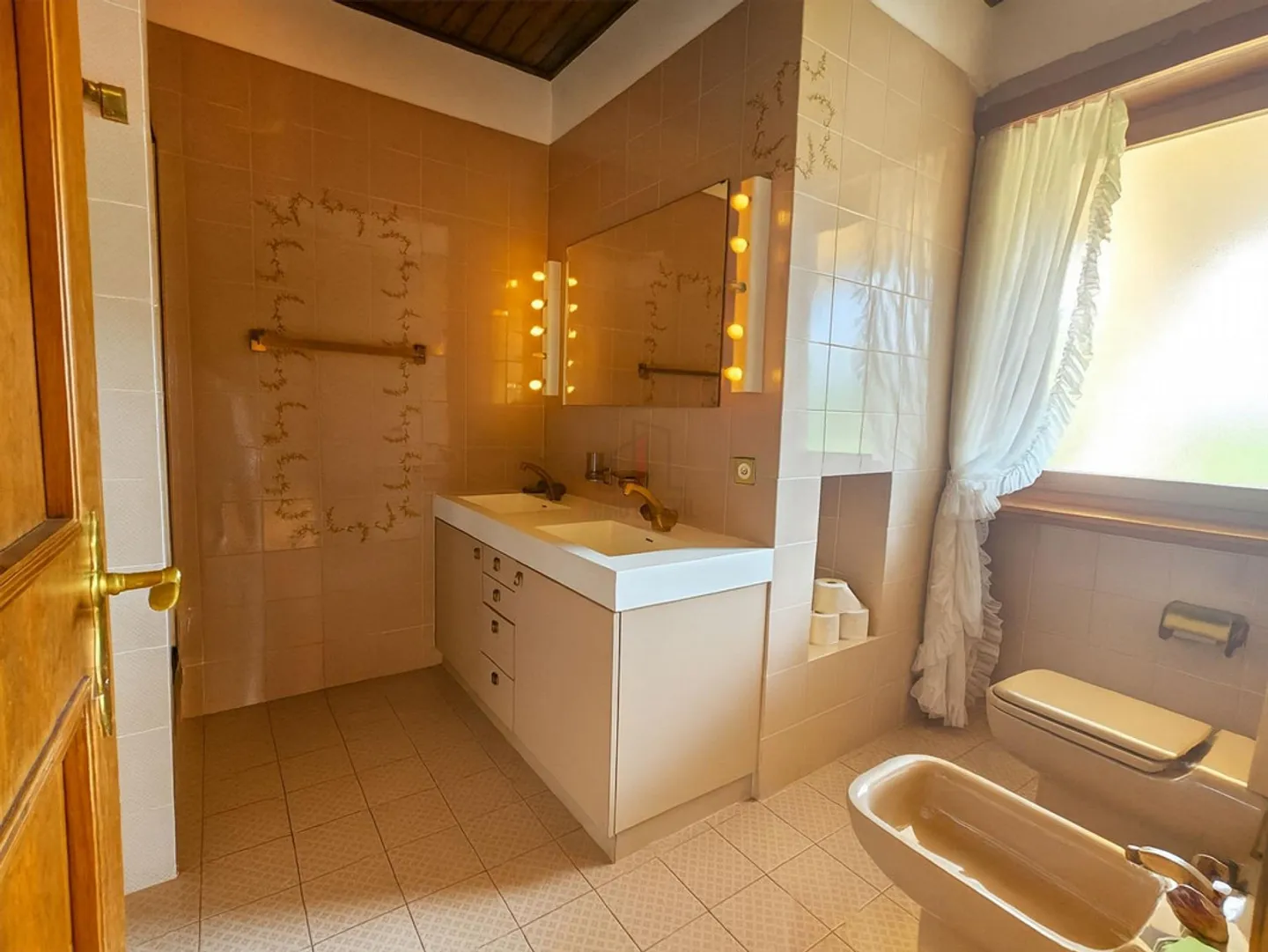 Exklusiv mit Pool im mediterranen Stil - Foto 11 von 13