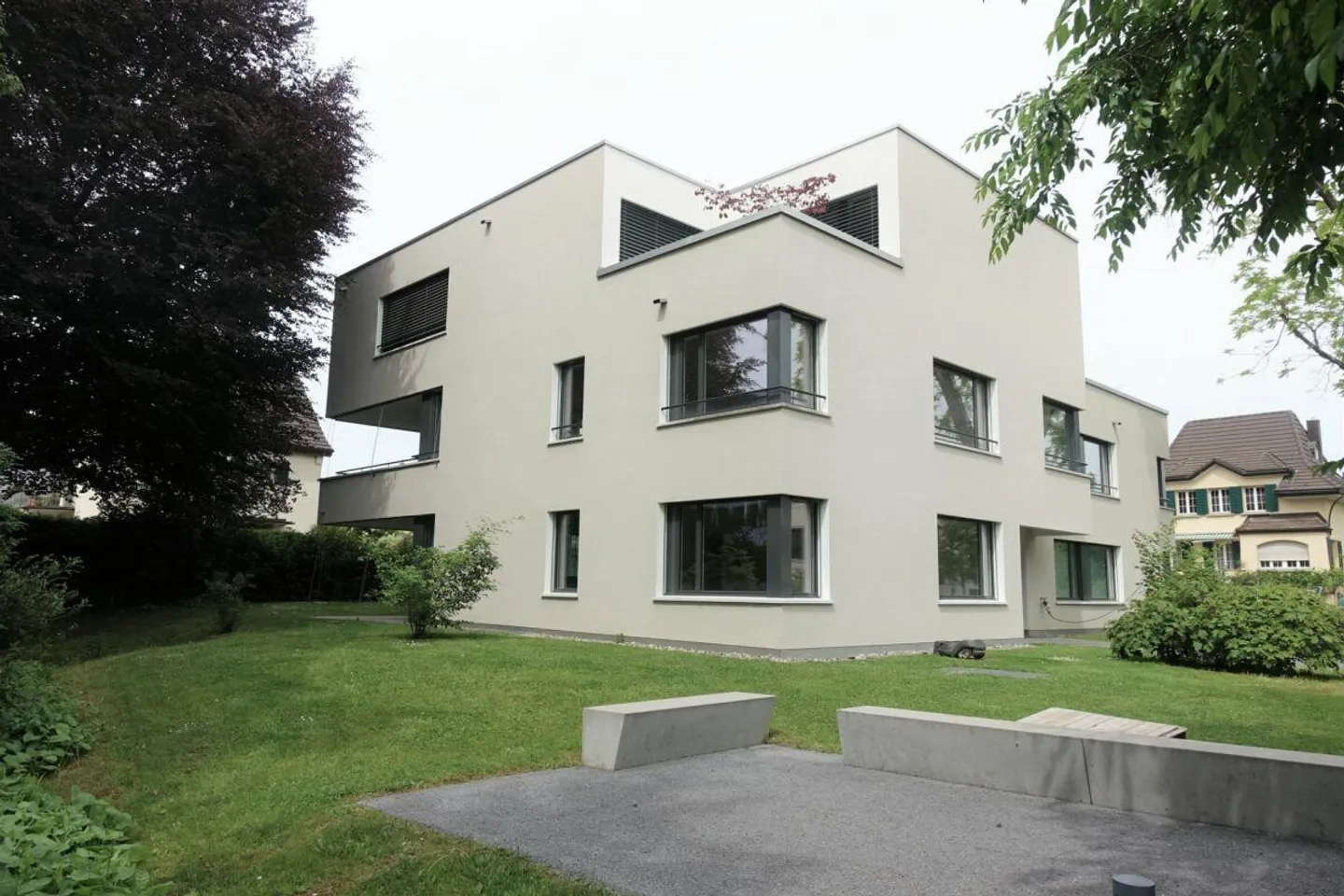 Modern 3.5-room apartment with private terrace and view of greenery - Photo 1 of 9
