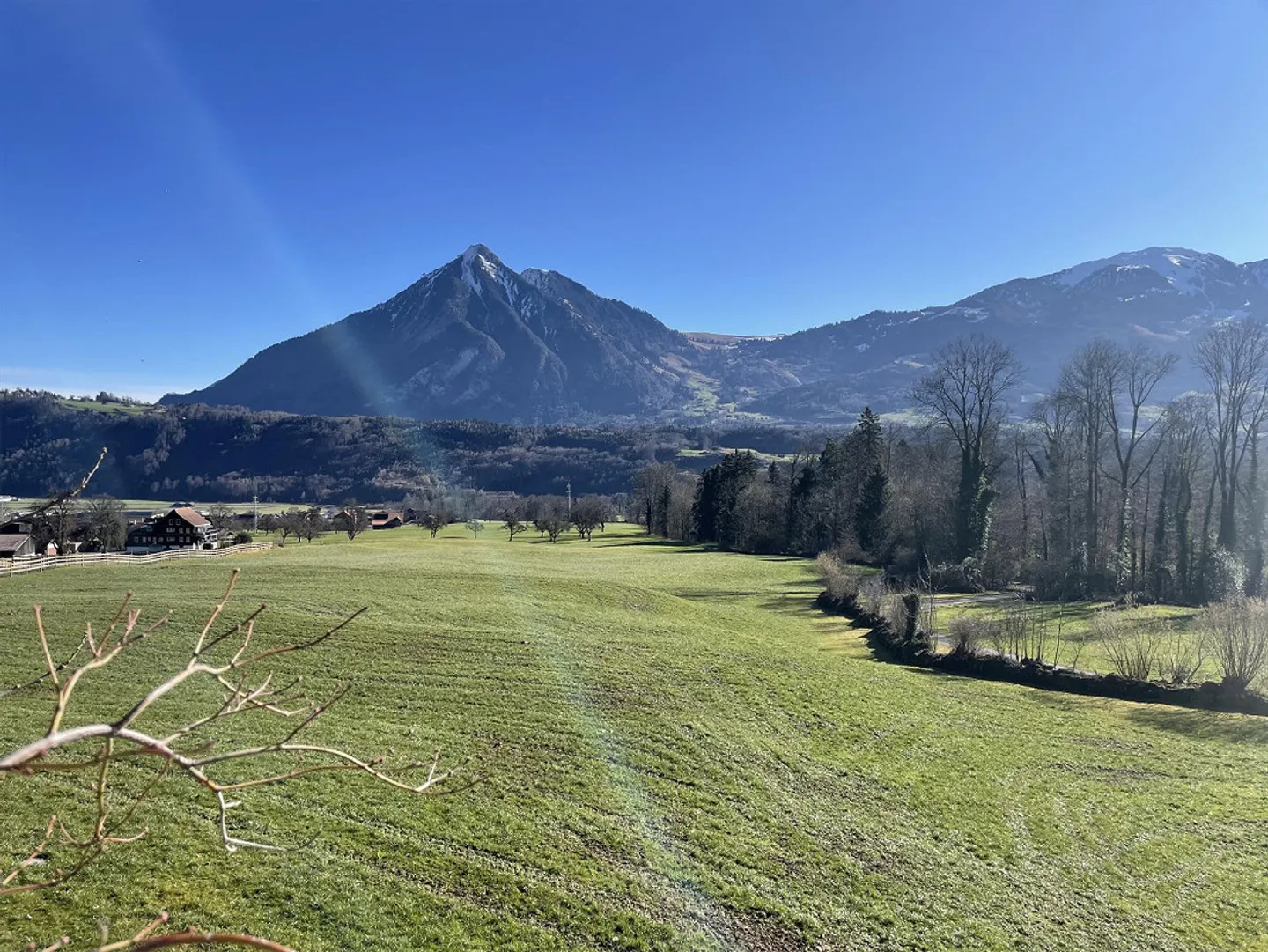3.5 Room Attic Apartment in Prime Location - Photo 3 of 14