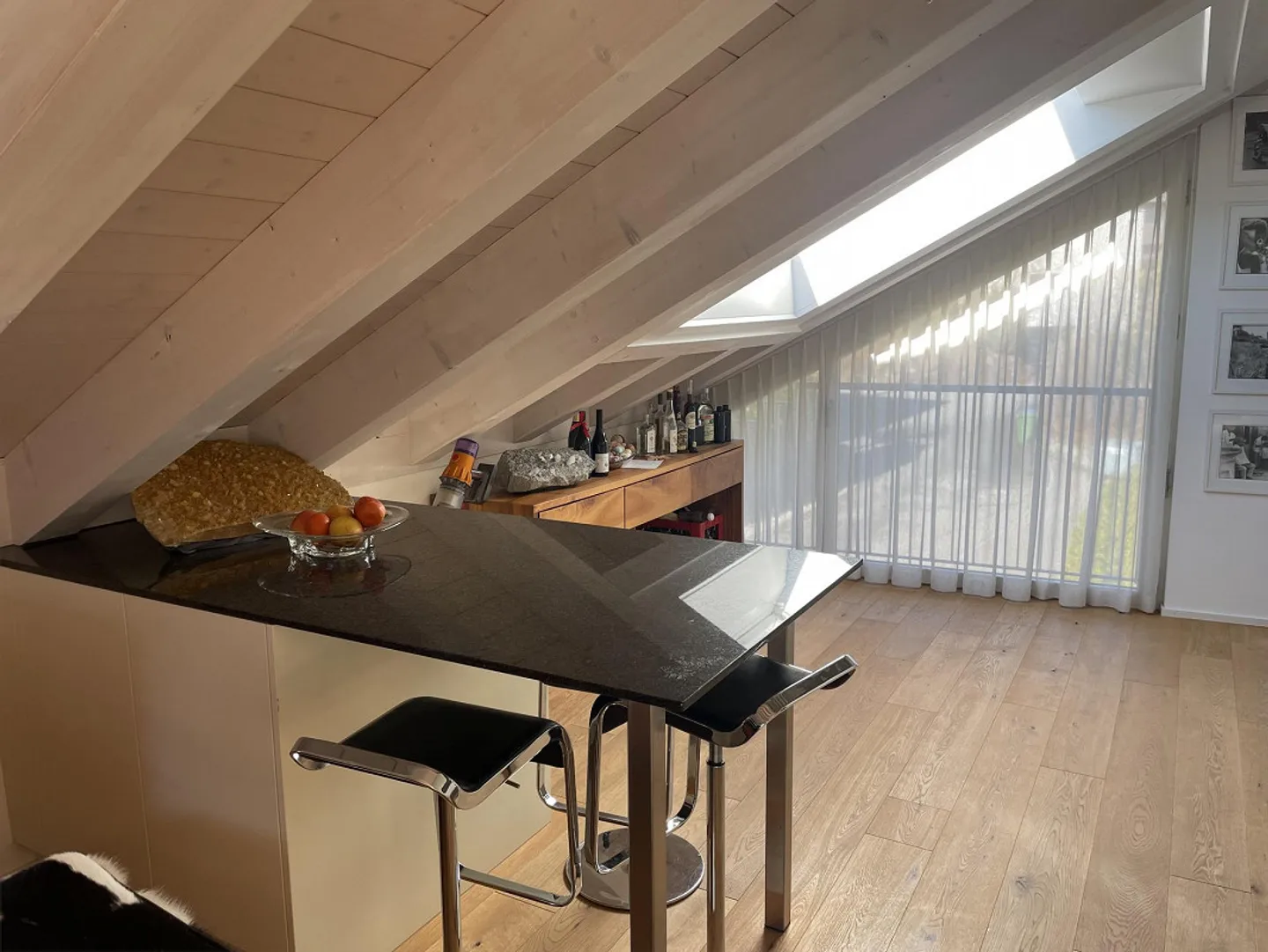 3.5 Room Attic Apartment in Prime Location - Photo 8 of 14