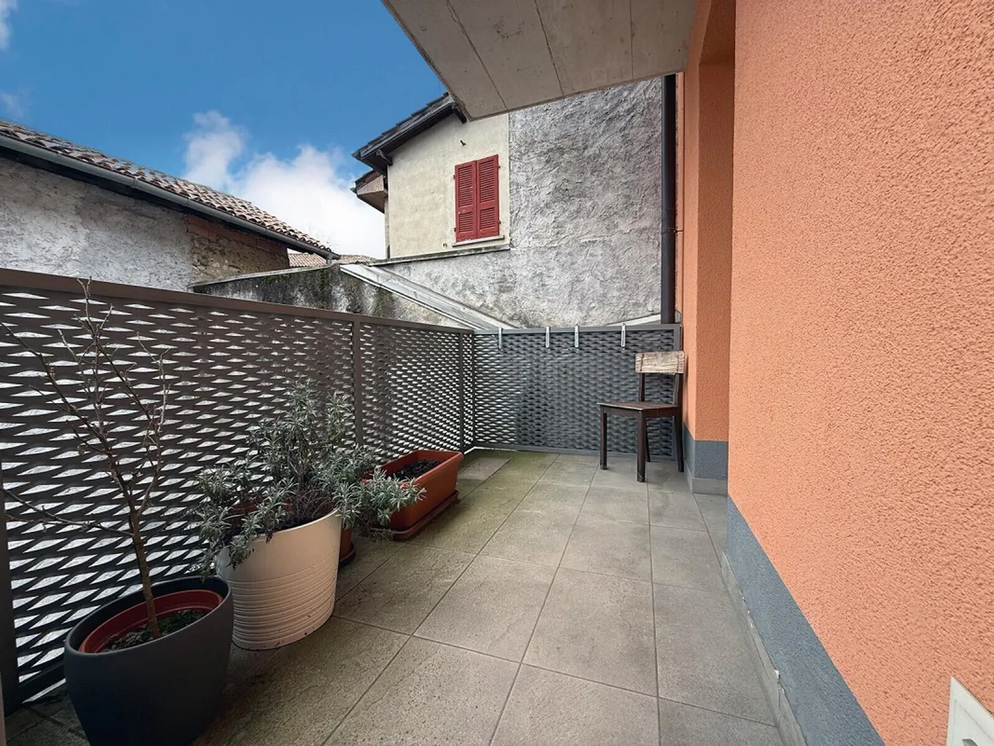 GERÄUMIGE UND BEQUEME 3.5 ZIMMER MIT ZWEI BALKONEN IN CHIASSO - Foto 7 von 11