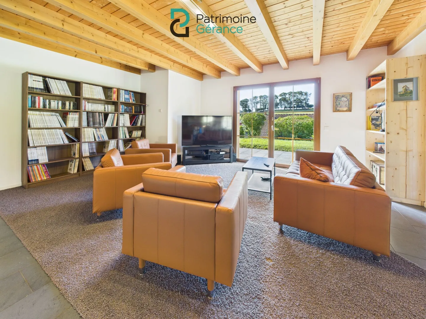 High-end shared accommodation in a detached house with garden and pool - Photo 6 of 19