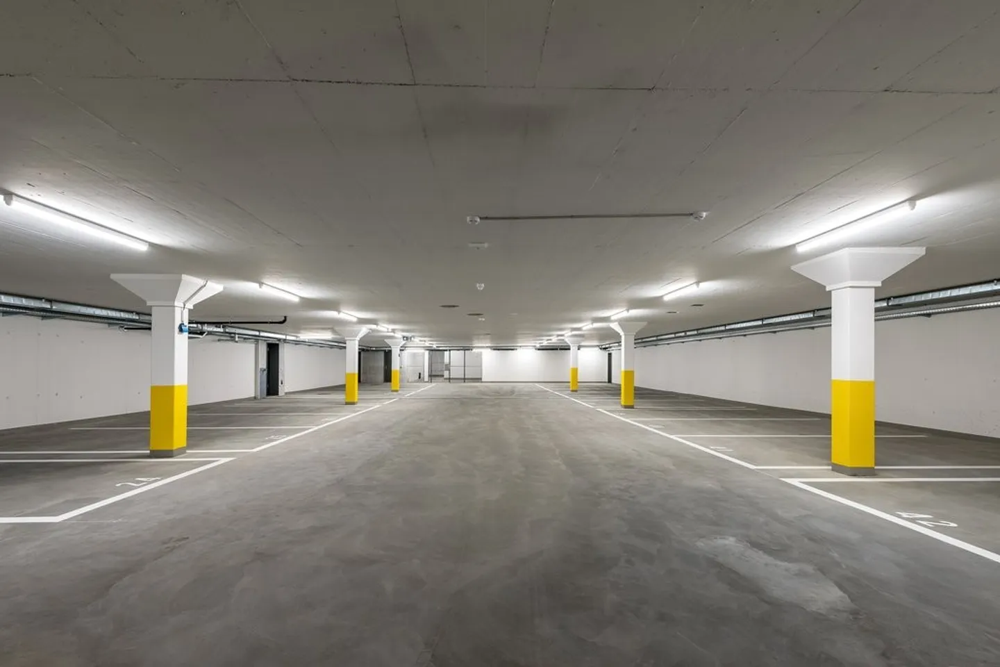 Autoeinstellplatz in neuer Tiefgarage Zürich Albisrieden - Foto 1 von 2