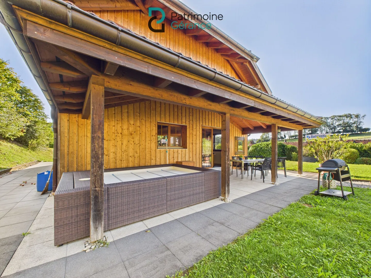 High-end shared accommodation in a detached house with garden and pool - Photo 15 of 19