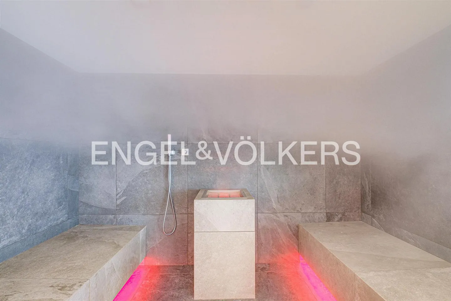 Spectacular Villa with Pool and Lake View - Photo 11 of 13