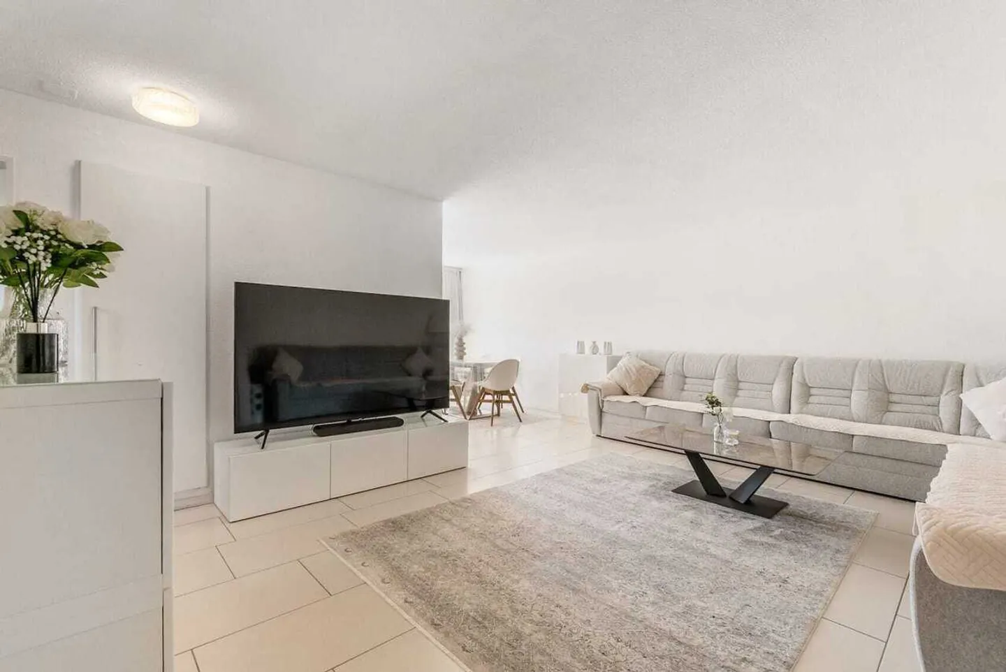 Bright 3.5-room apartment with mountain view in Pieterlen for sale - Photo 1 of 13