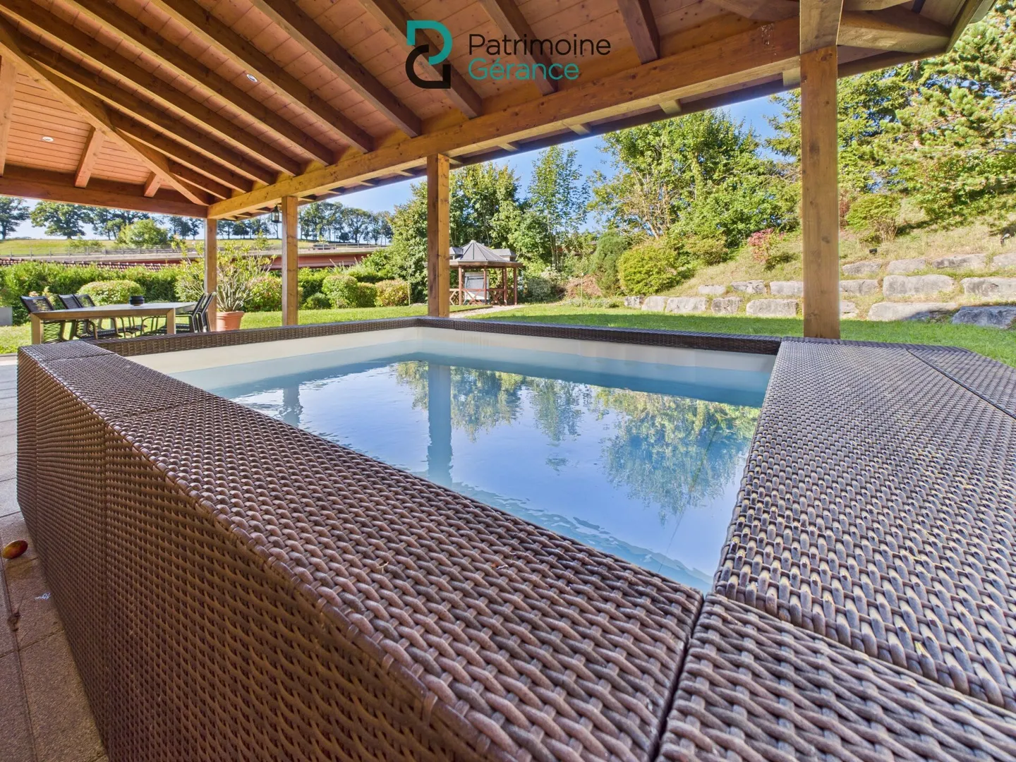 High-end shared accommodation in a detached house with garden and pool - Photo 17 of 19