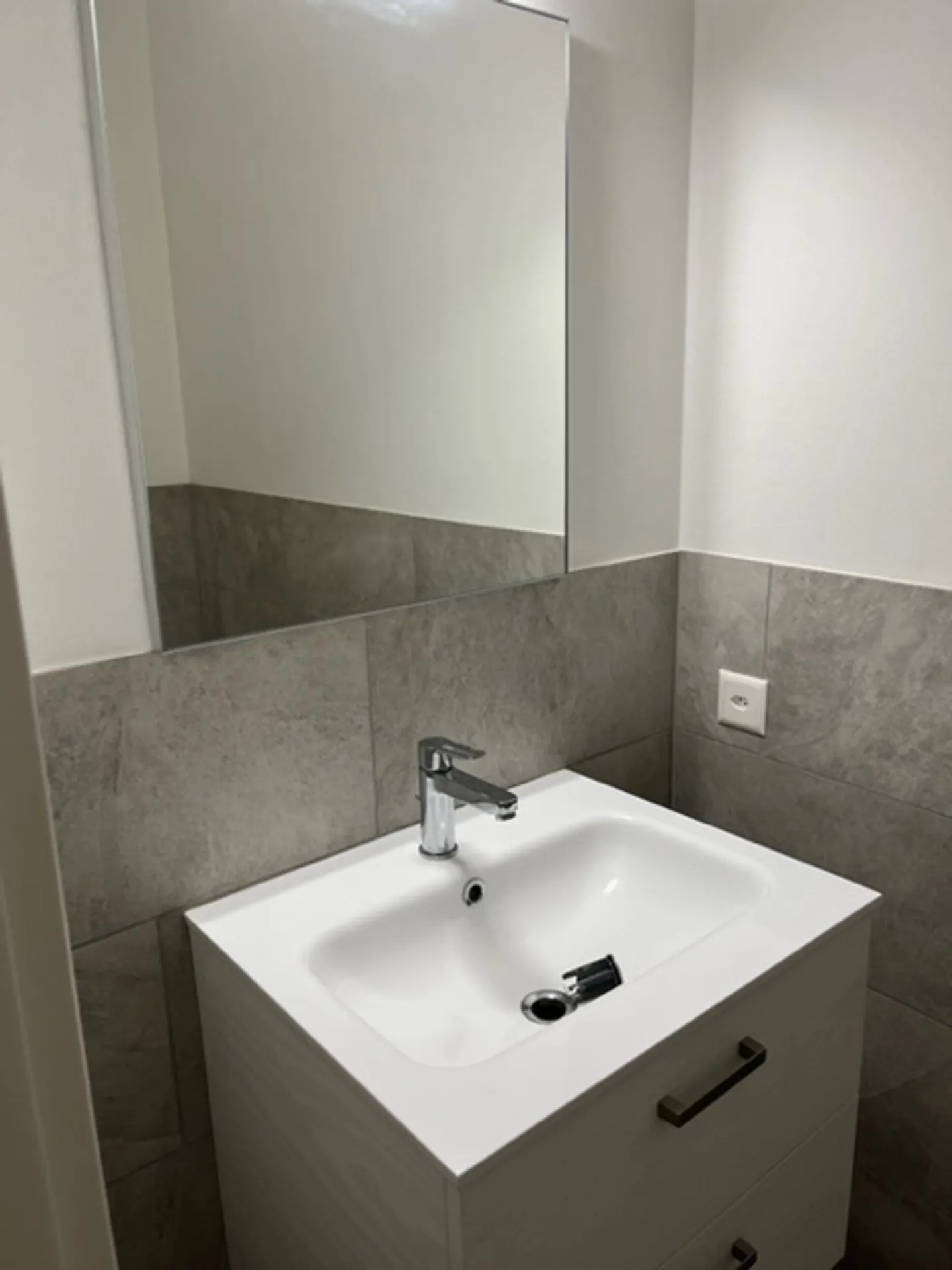 ASCONA, we rent spacious 2 1/2 rooms renovated - Photo 2 of 9