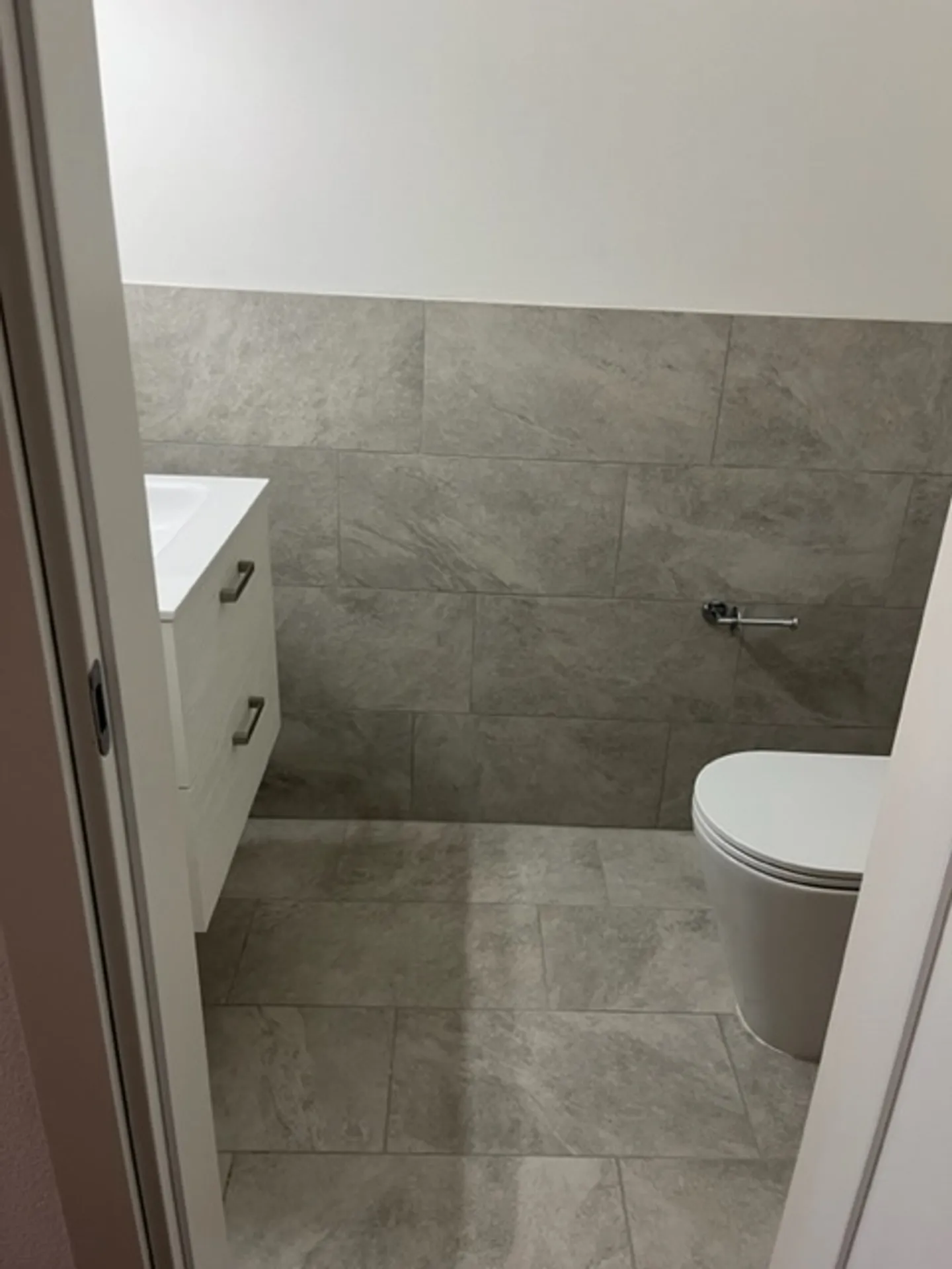 ASCONA, we rent spacious 2 1/2 rooms renovated - Photo 3 of 9