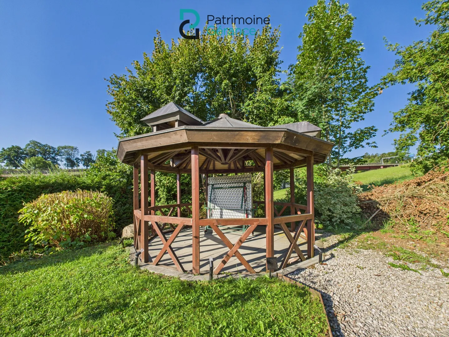 High-end shared accommodation in a detached house with garden and pool - Photo 18 of 19