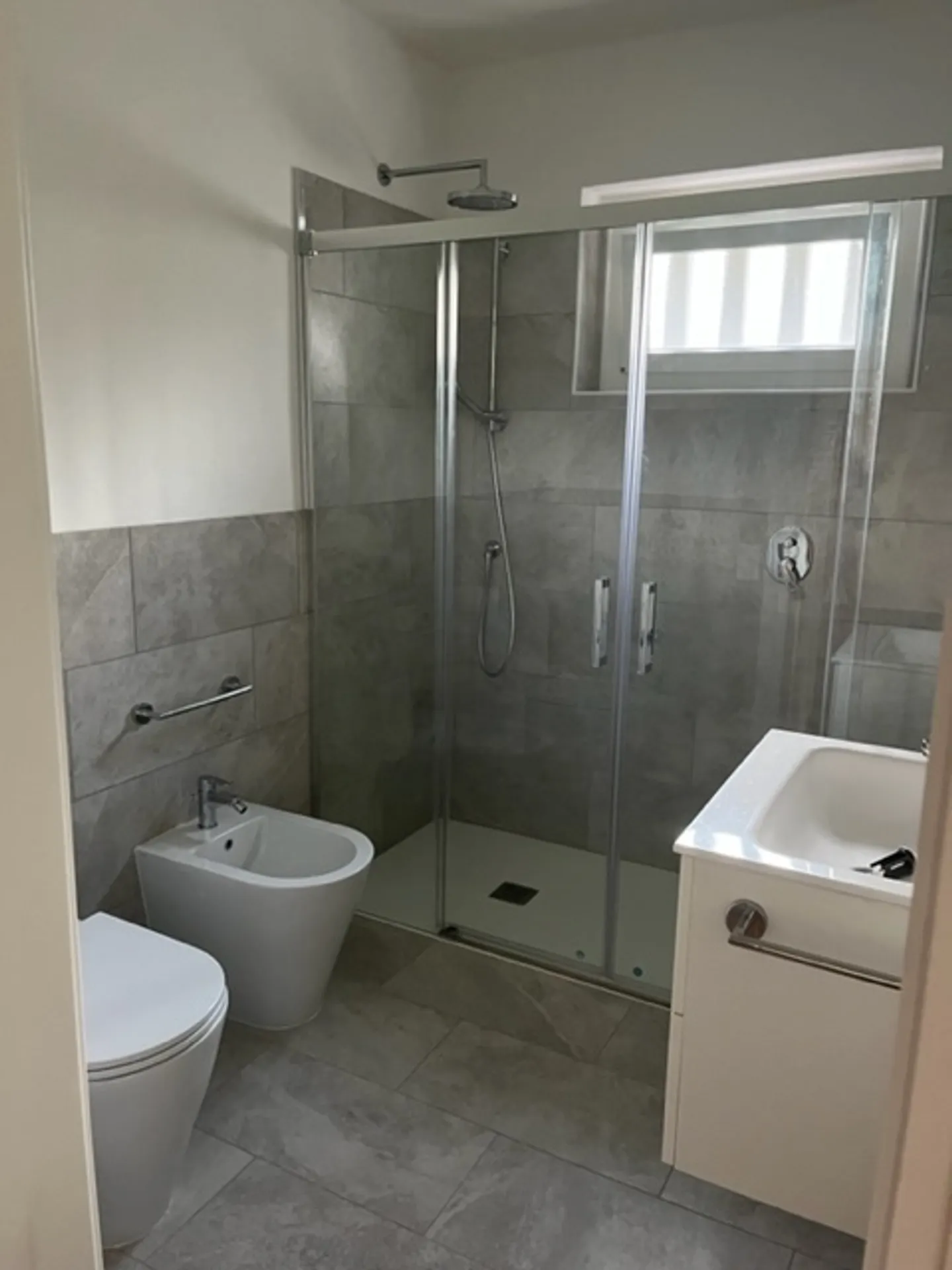 ASCONA, we rent spacious 2 1/2 rooms renovated - Photo 7 of 9