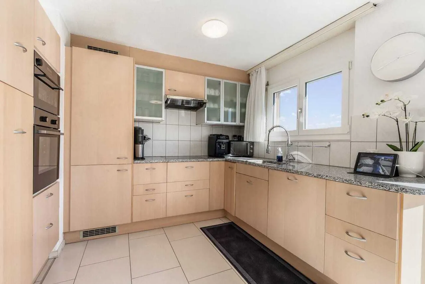 Bright 3.5-room apartment with mountain view in Pieterlen for sale - Photo 3 of 13