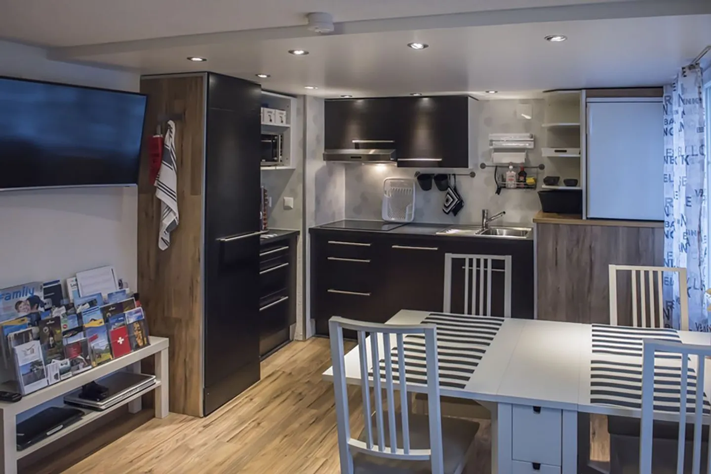 Bâtiment résidentiel avec diverses possibilités en excellent état - Photo 4 sur 13