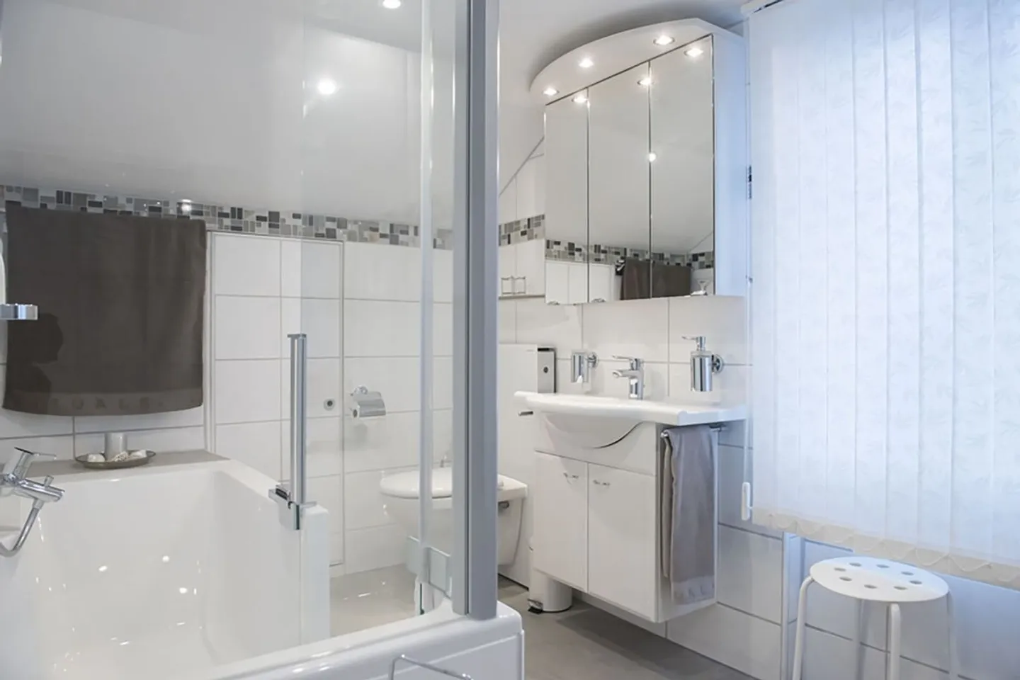 Bâtiment résidentiel avec diverses possibilités en excellent état - Photo 6 sur 13