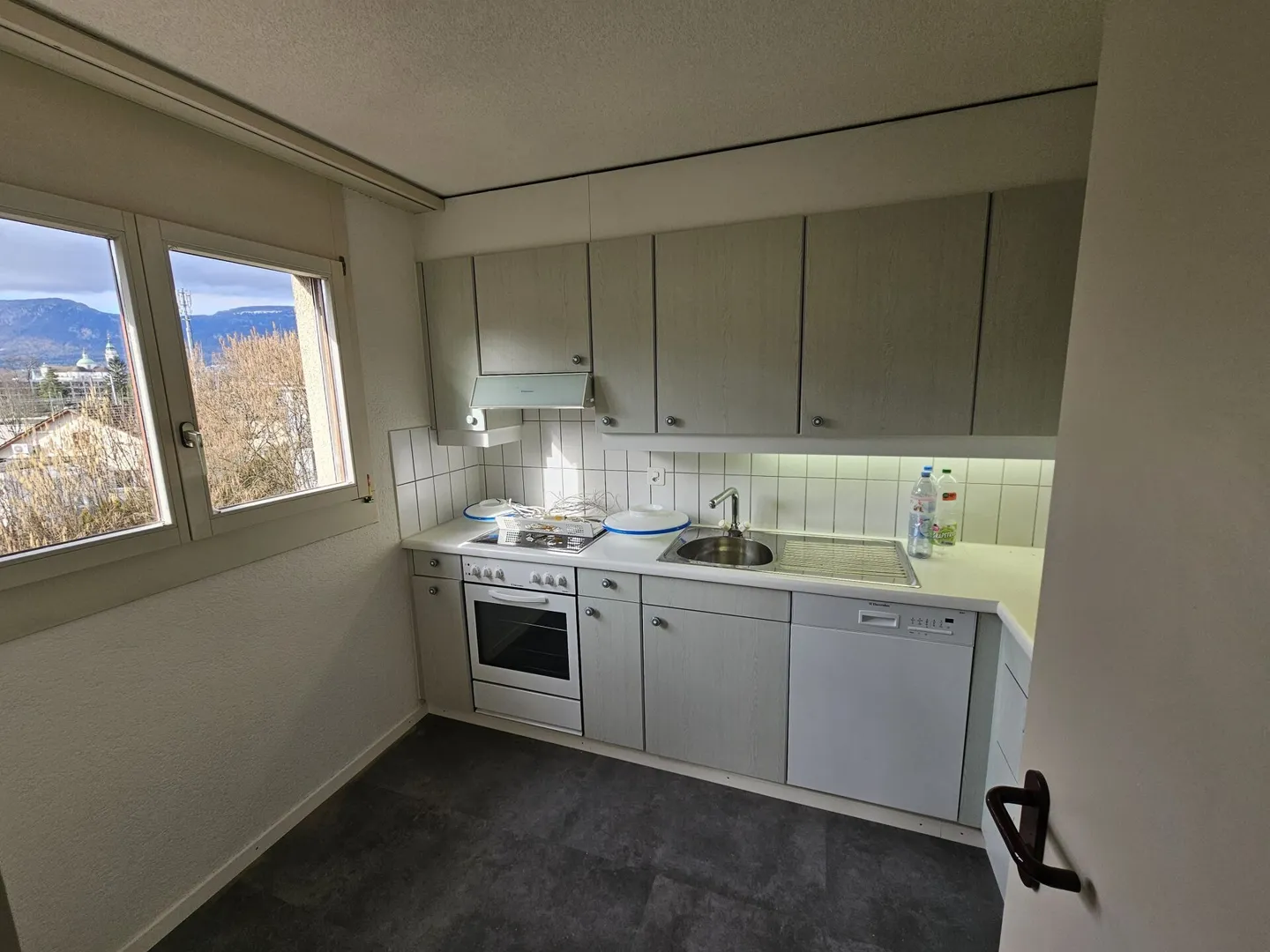 Helle Wohnung mit Gratis-Parkplatzangebot! - Foto 2 von 11