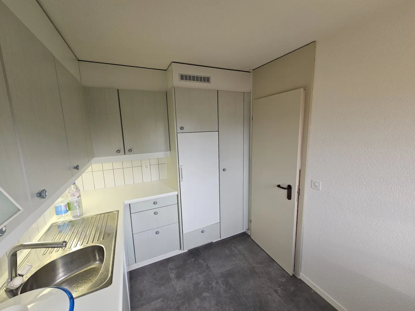 Helle Wohnung mit Gratis-Parkplatzangebot! - Foto 3 von 11