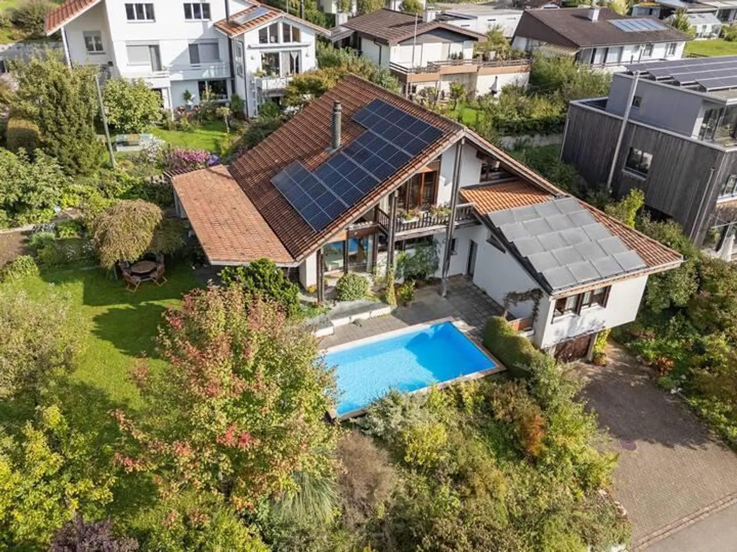 MAISON INDIVIDUELLE ÉNERGÉTIQUEMENT EFFICACE AVEC UN EMPLACEMENT IDÉAL - Photo 1 sur 9