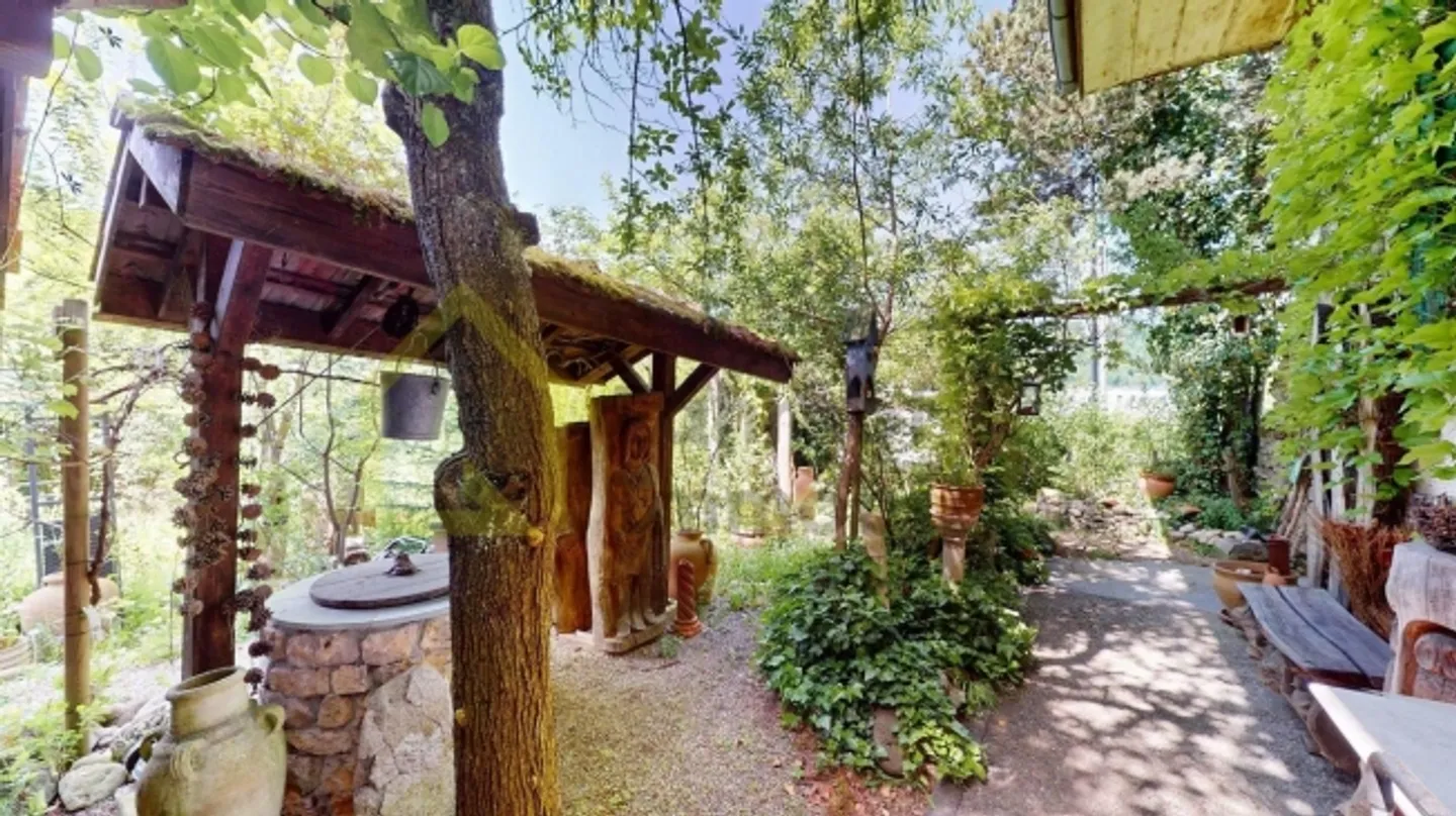 «Grosses Liebhaberobjekt mit idyllischem Garten» - Foto 2 von 16