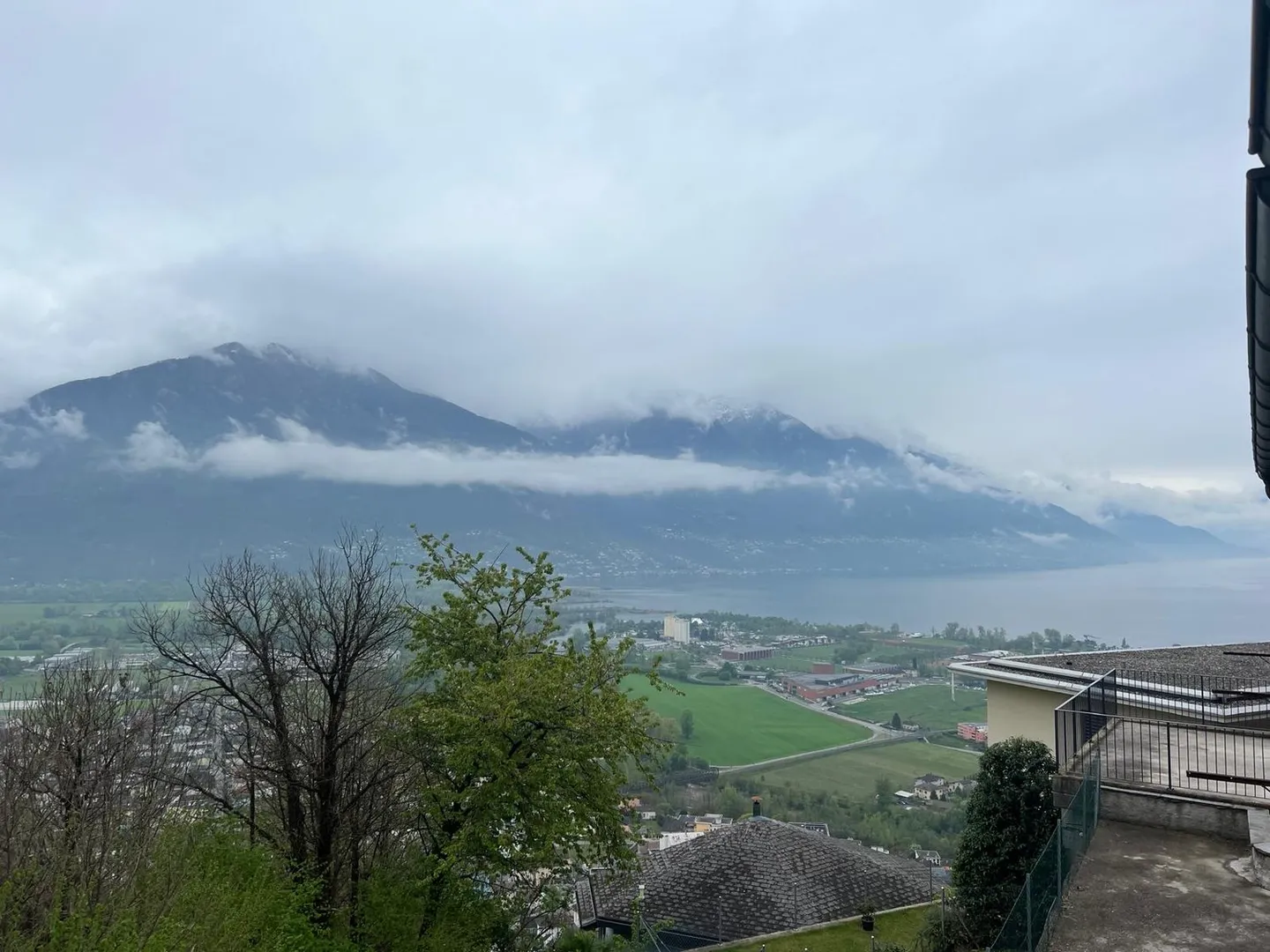 Charmantes Rustico mit atemberaubendem Panoramablick in Gordola - Foto 4 von 8