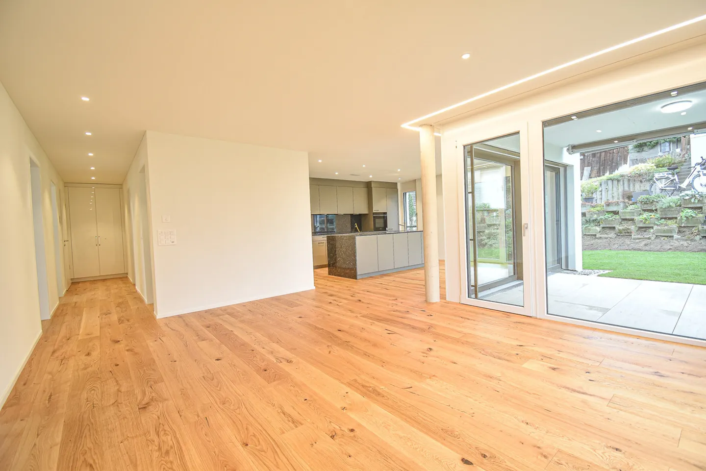 Appartamento in vendita - Foto 2 di 13