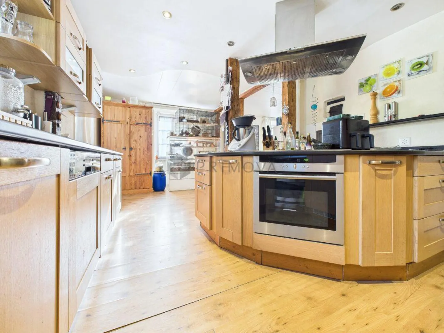 Nessuna brillantezza di nuova costruzione - ma tanta sensazione di vita nel quartiere di Sulz. - Foto 4 di 10