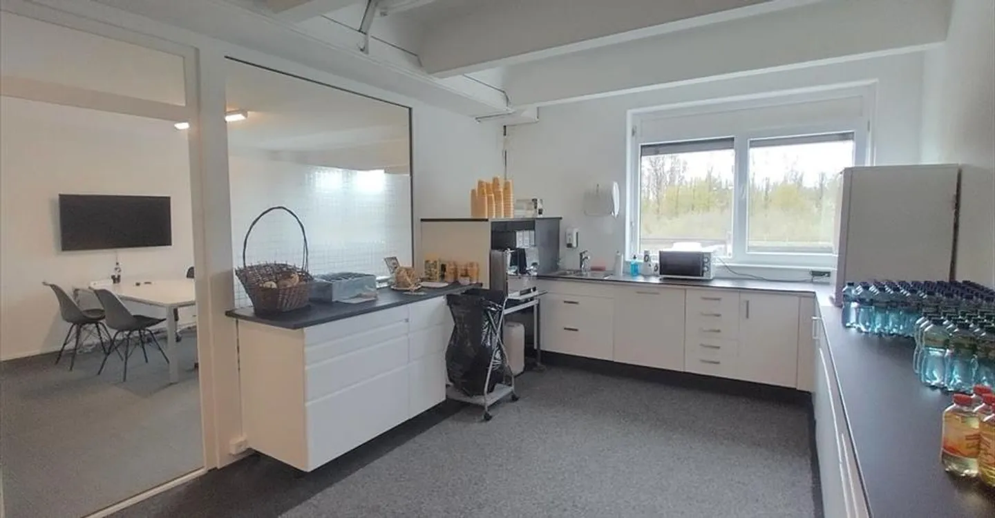 Spazio ufficio in affitto - Foto 8 di 13