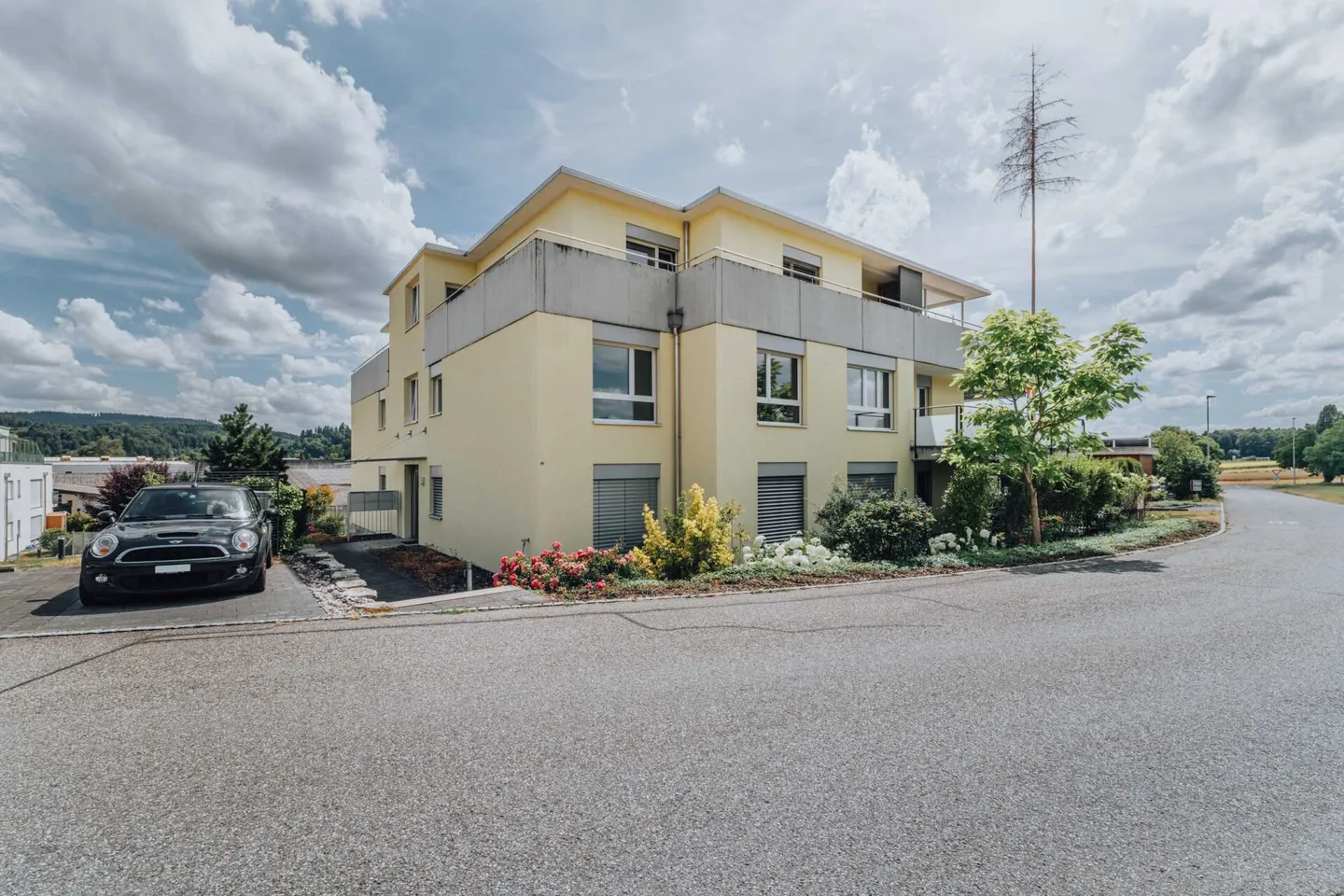 Appartamento 4.5 locali in una zona tranquilla con vista sul verde - Foto 1 di 16