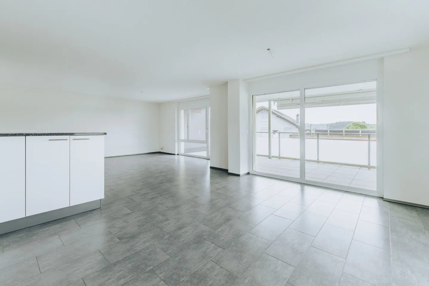 Appartamento 4.5 locali in una zona tranquilla con vista sul verde - Foto 4 di 16