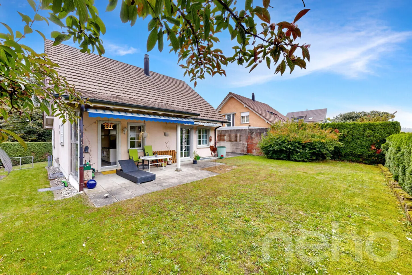 Living near the lake - Detached single-family house with garden - Photo 1 of 12