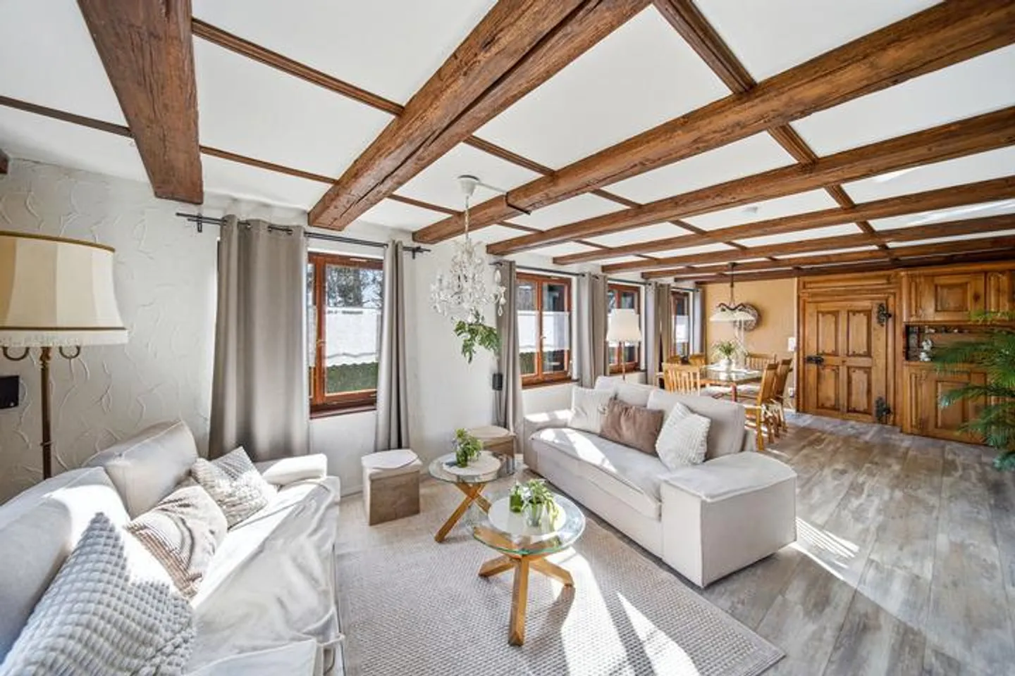 SIMBIOSI TRA CLASSICO E COMFORT - CASA DI 7,5 STANZE CON APPARTAMENTO - Foto 2 di 9