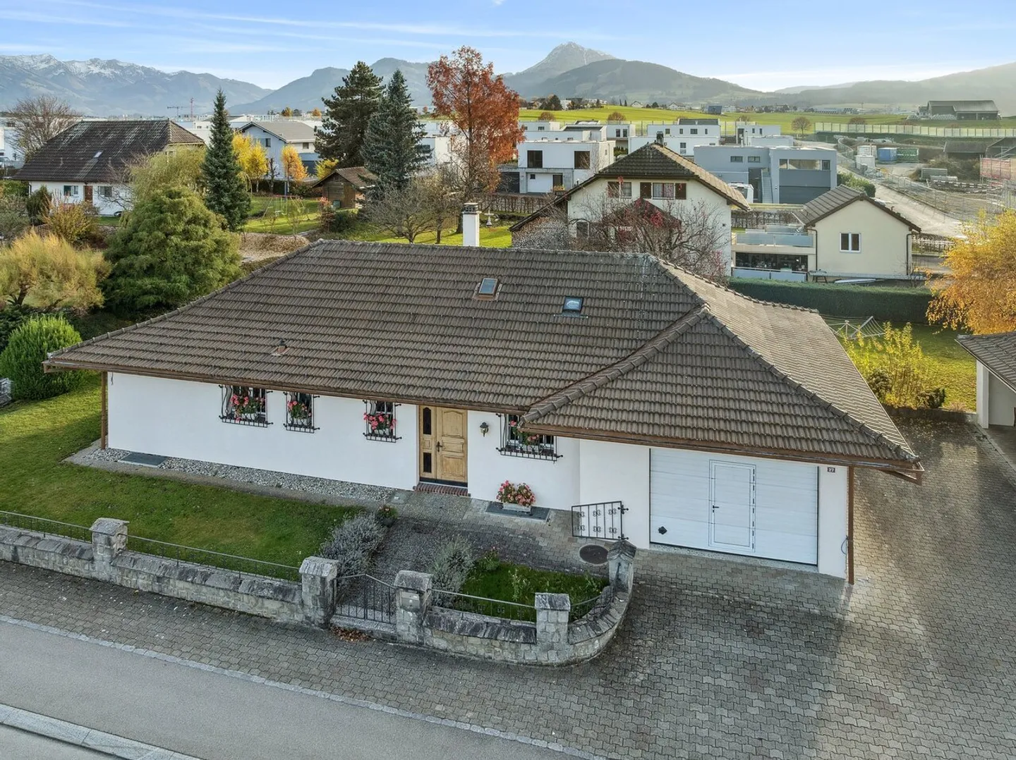 Single-storey 4.5-room house - Photo 1 of 14