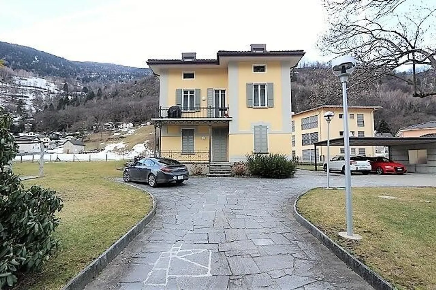 Belle maison de 3 familles avec jardin et terrain à bâtir - Photo 1 sur 13