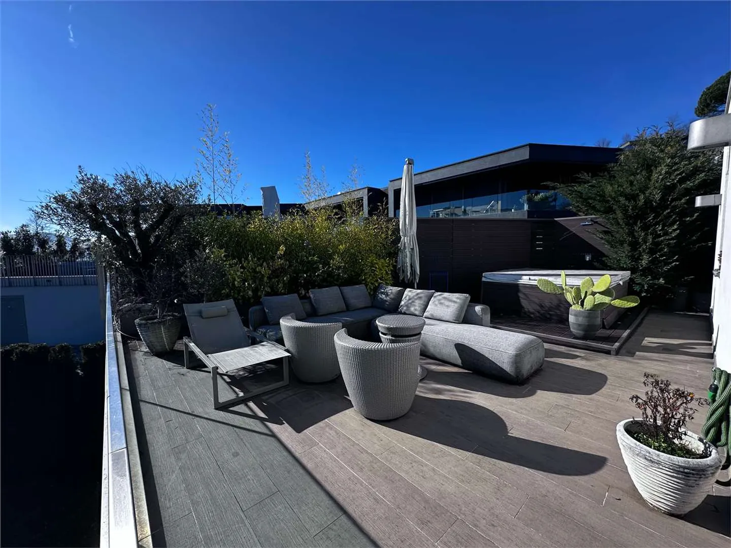 Penthouse de Luxe avec Vue sur le Lac - Photo 1 sur 21