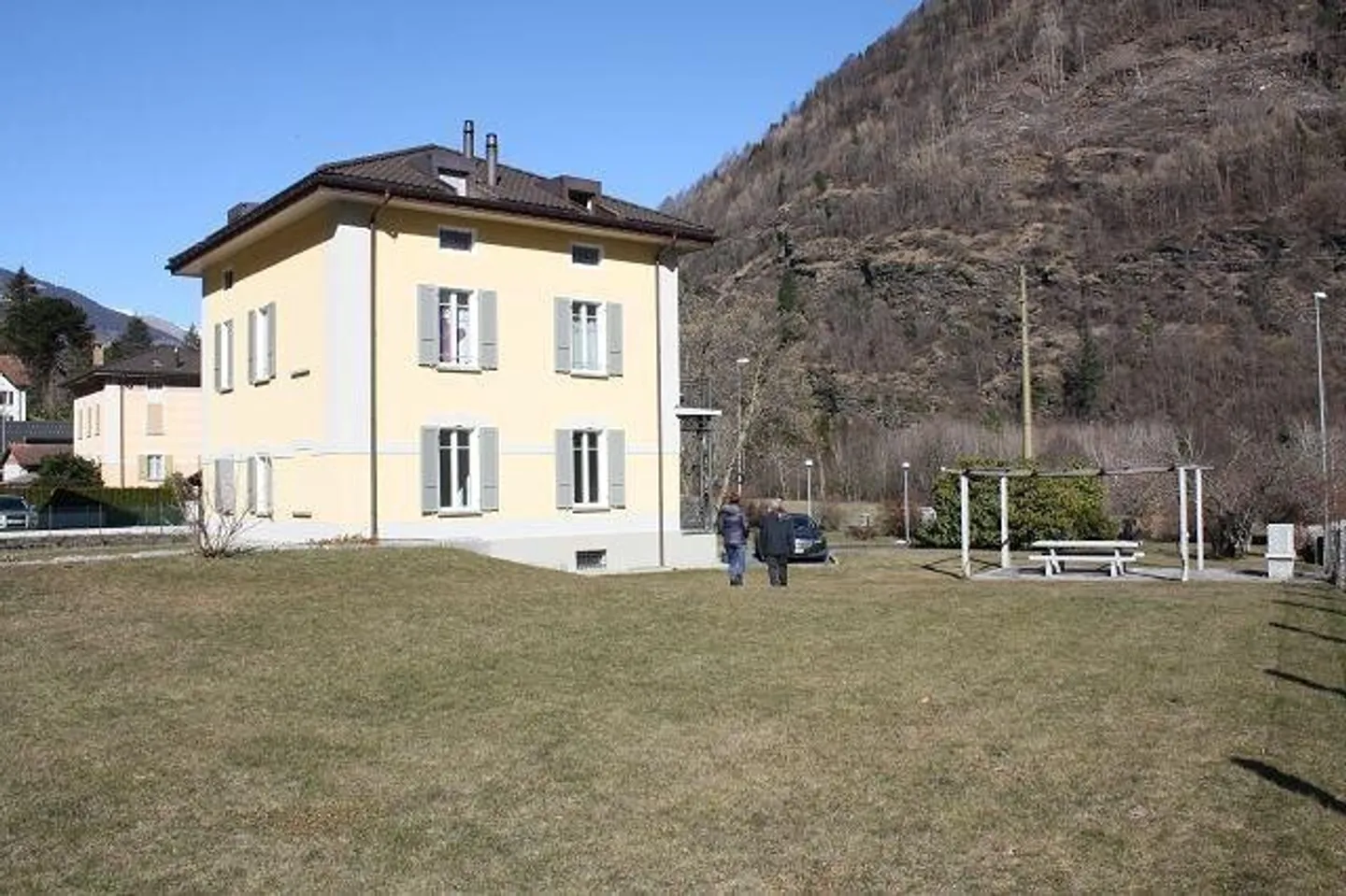 Belle maison de 3 familles avec jardin et terrain à bâtir - Photo 8 sur 13
