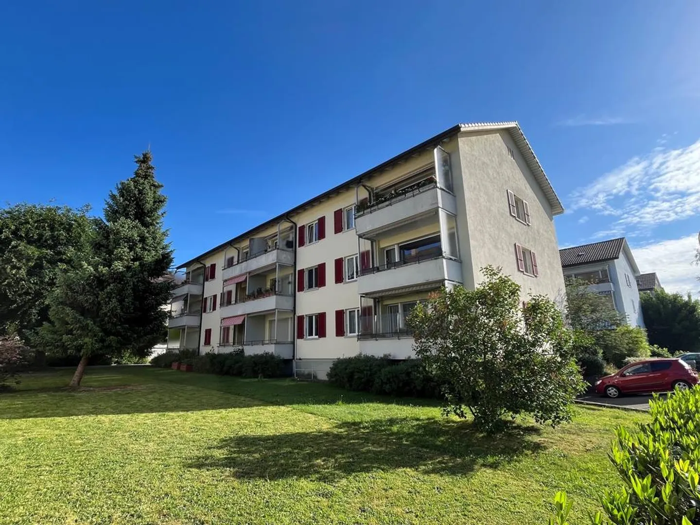 Appartement 4 pièces dans un emplacement calme directement près de la piscine Weiermatt - Photo 1 sur 10