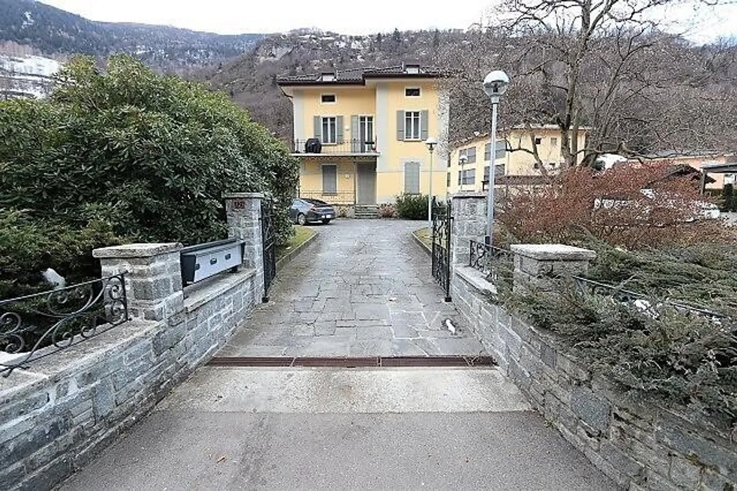 Belle maison de 3 familles avec jardin et terrain à bâtir - Photo 11 sur 13