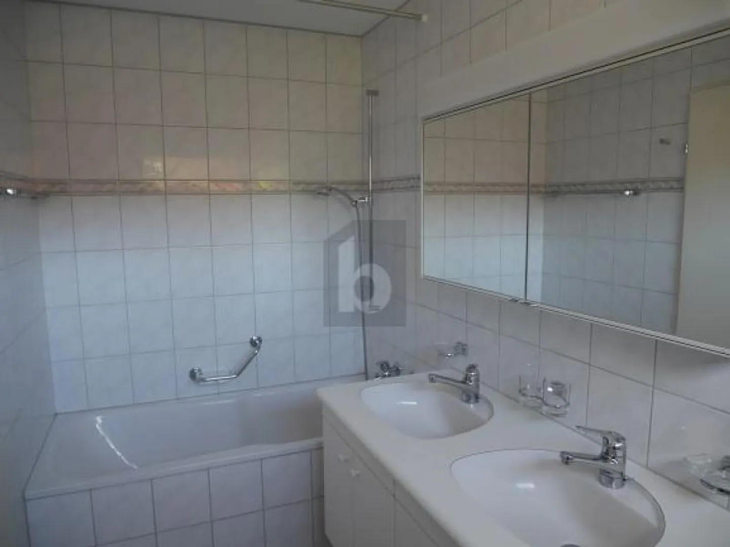 LICHTDURCHFLUTET MIT BALKON UND SCHWEDENOFEN - Foto 4 von 6