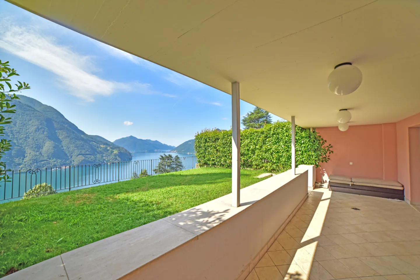 Elegante Duplex con Giardino e Vista Mozzafiato sul Lago di Lugano - Foto 5 di 21
