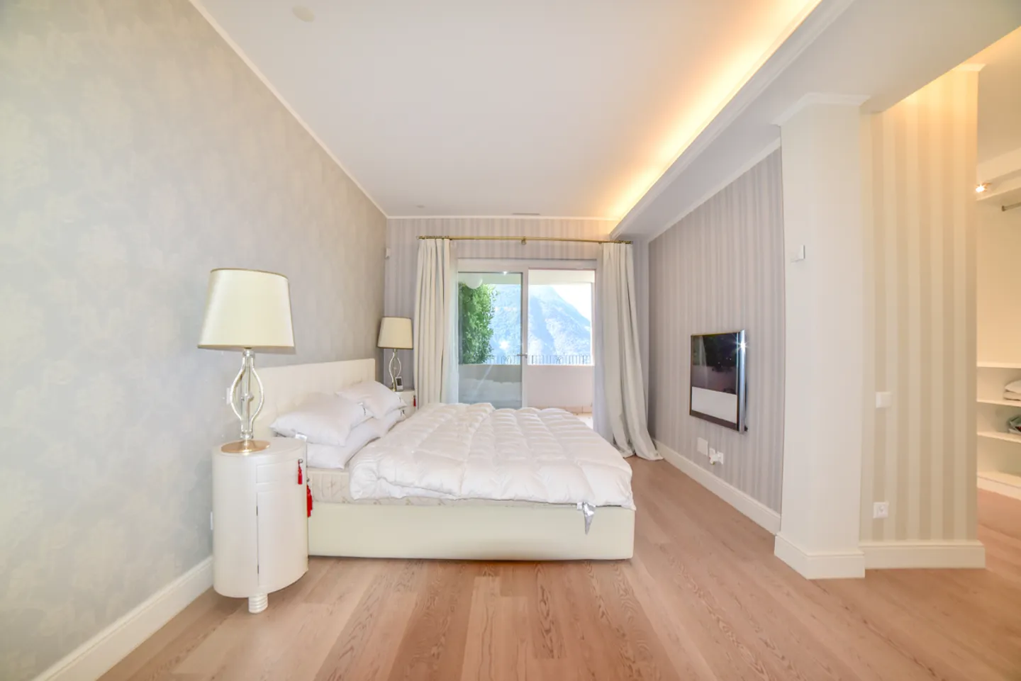 Elegante Duplex con Giardino e Vista Mozzafiato sul Lago di Lugano - Foto 13 di 21