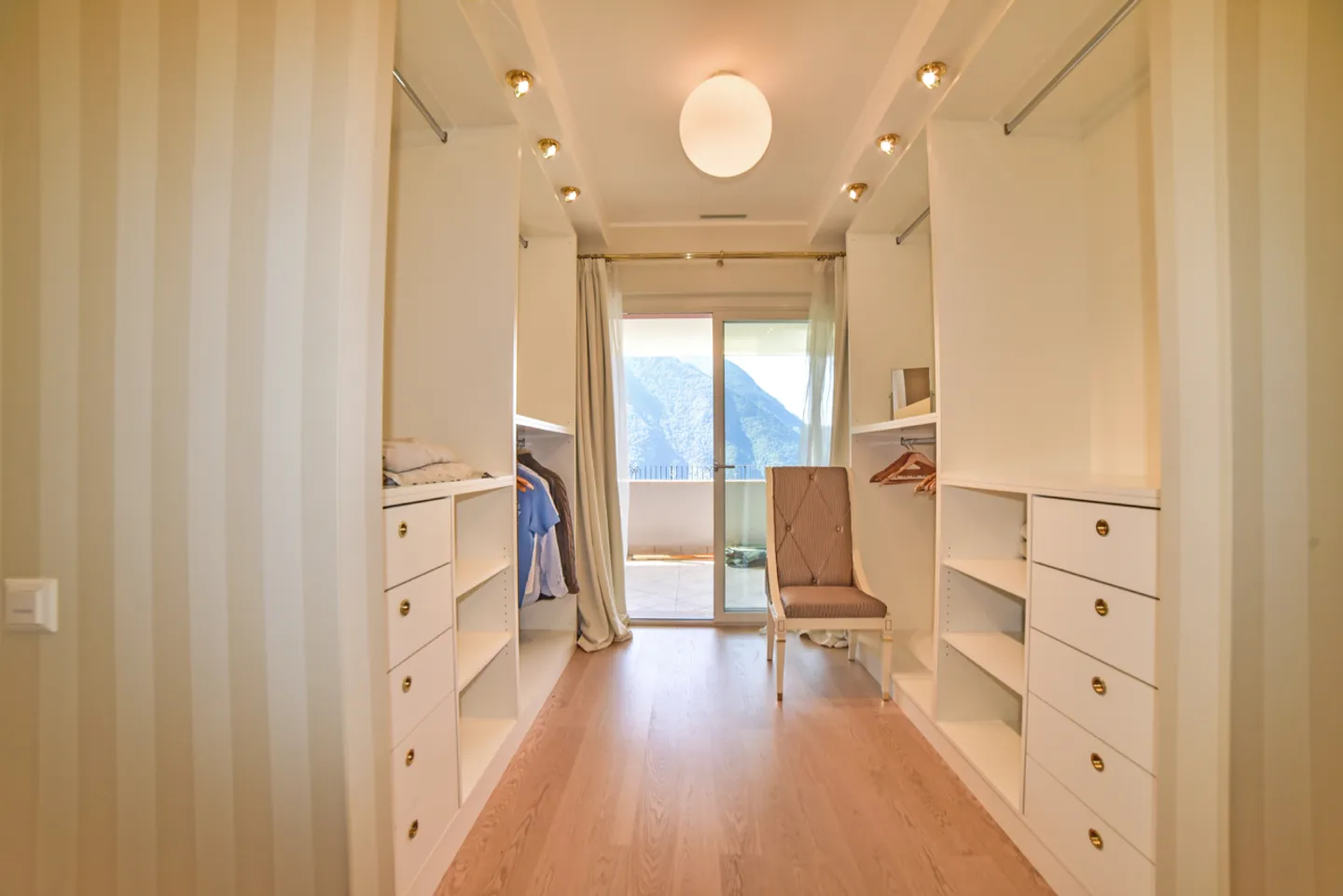Elegante Duplex con Giardino e Vista Mozzafiato sul Lago di Lugano - Foto 17 di 21